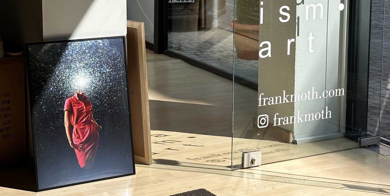 Indrammet kunstværk af Frank Moth